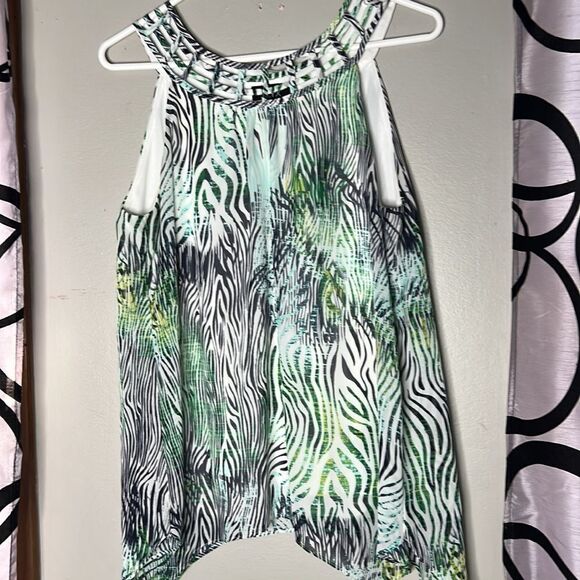 Alyx zebra print top with handkerchief hem size medium - Picture 2 of 10